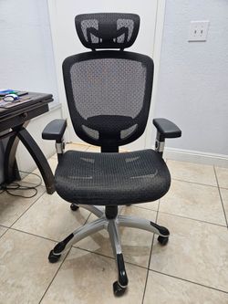 Staples Hyken Ergonomic Mesh Office Chair w/ Headrest – Like New