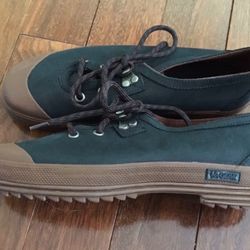 New, Black, Women’s, Canvas LA Gear Shoes in size 8 1/2.