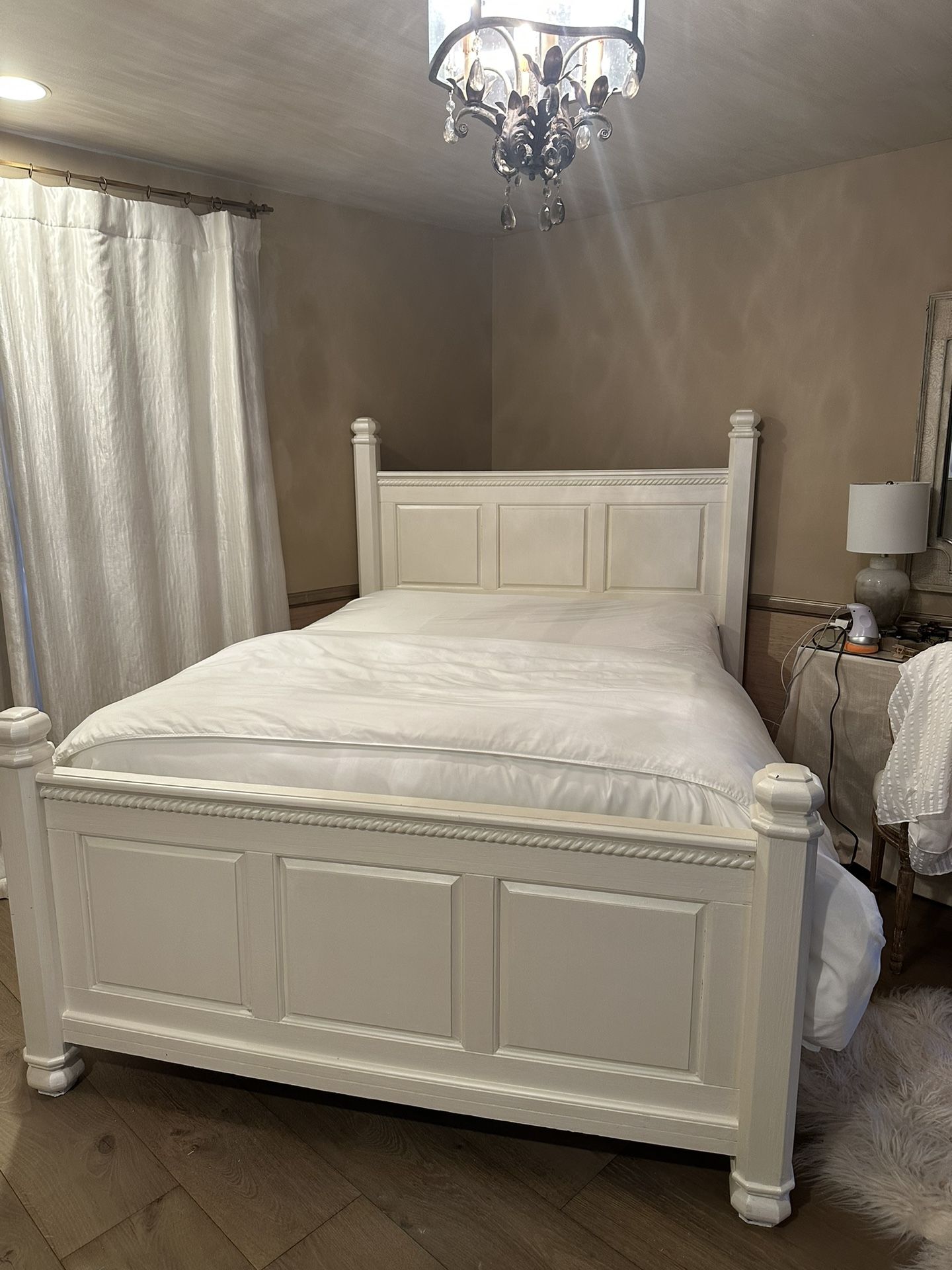 Wood Bed Frame (Queen) for Sale in Los Angeles, CA OfferUp