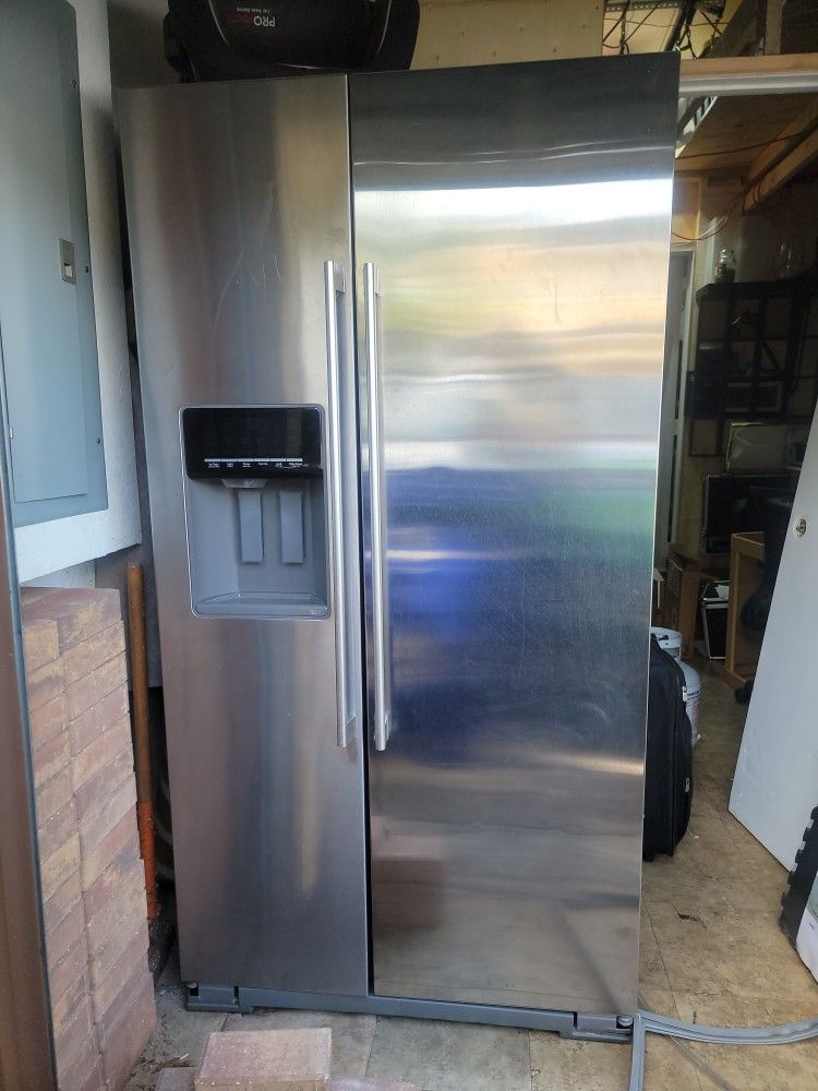 WHIRLPOOL DOUBLE DOOR STAINLESS STEEL FRIDGE