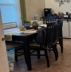 Dining table set