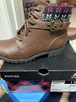 Girls boots size 1