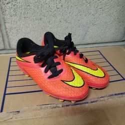 Kids Nike Soccer Cleats Size 10.5C