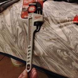Milwaukee 14 Inch Aluminum Pipe Wrench Over By Jar