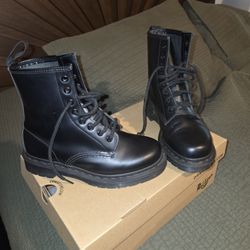 Doc Marten Boots