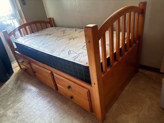 Extra twin bed with drawers (oak) comes with s free mattress