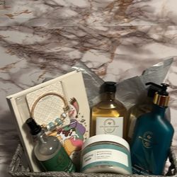 Gift Basket – Perfect for Birthday, Mother’s Day, or a Special Surprise 🎁