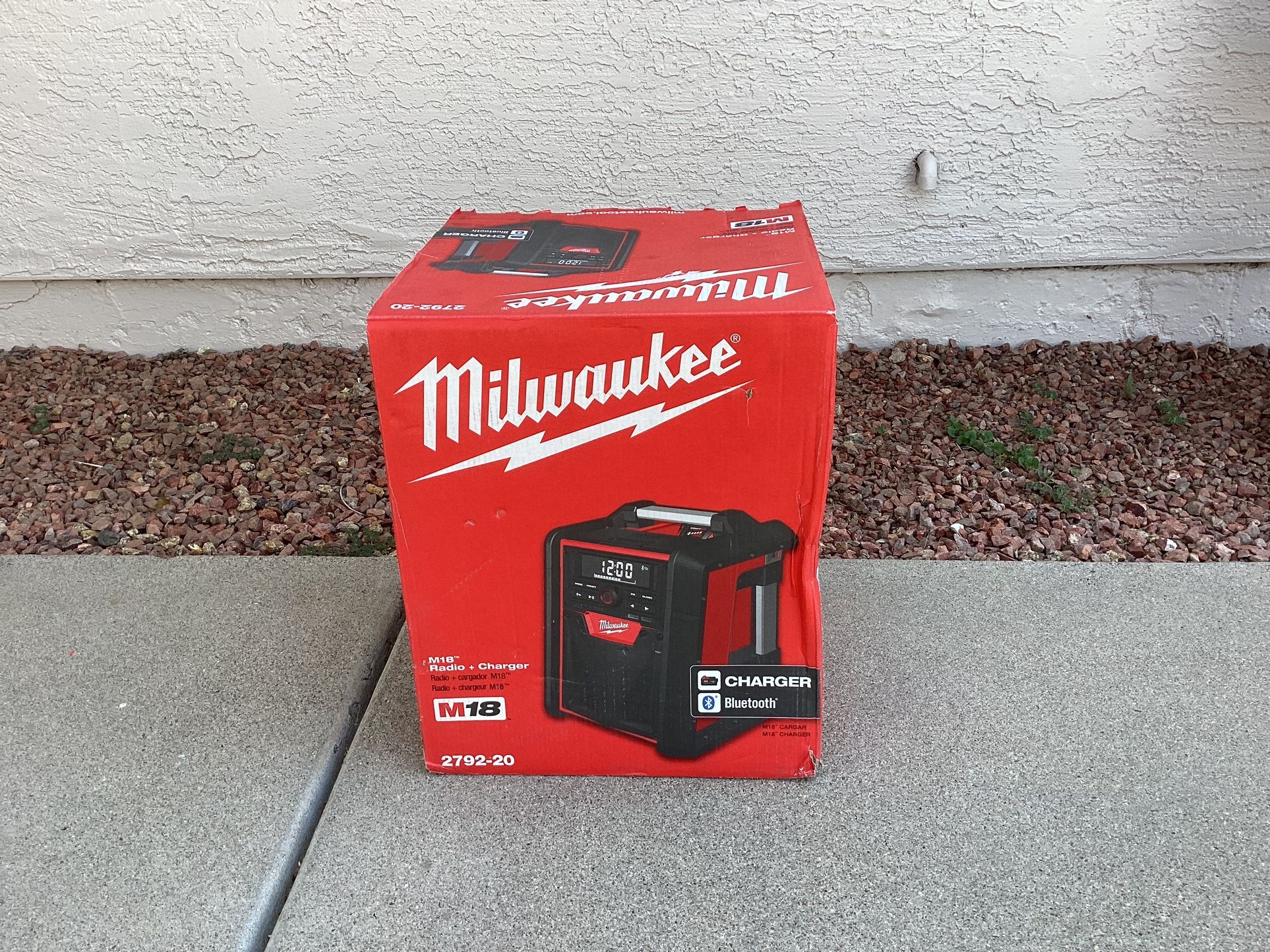 Milwaukee M18 Lithium-Ion Cordless Jobsite Radio/Charger