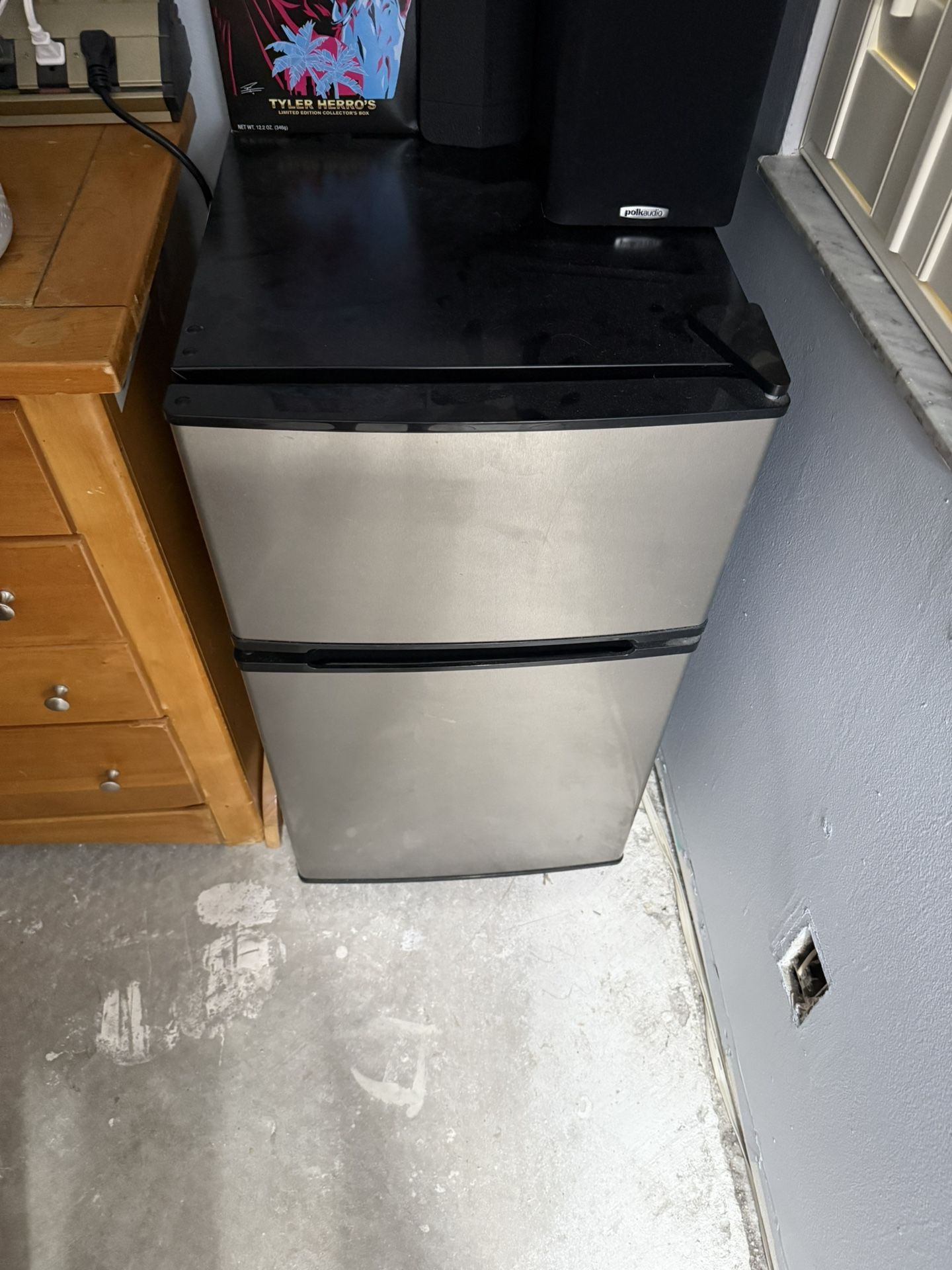 Emerson Mini Fridge W Freezer