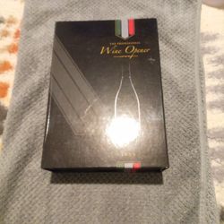 THE PROFESSIONAL WINE OPENER