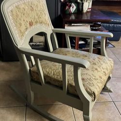 Vintage Rocking Chair 