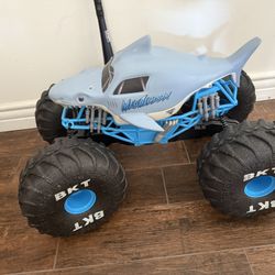 RC Megalodon monster Truck 