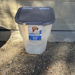 Incredible Fresh Pet Food Container with wheels