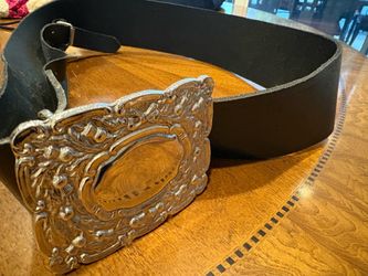 Piper Cross belt features a pewter finish