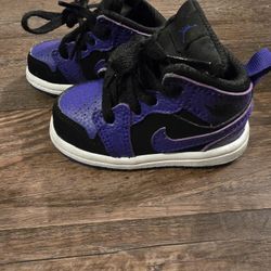 Kids size 4c Nike Air Jordans Dark Concord Shoes