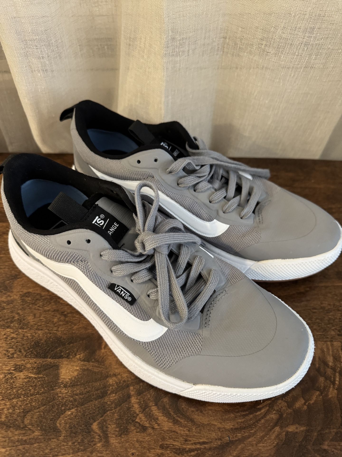 Vans Shoes UltraRange WOMENS = 8 MENS = 6.5
