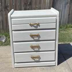 Cajonera 33”W x 21”D x 41”H