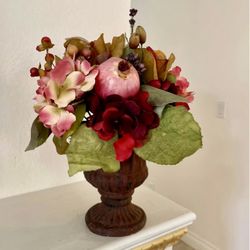 BEAUTIFUL FLOWER ARRANGEMENT 