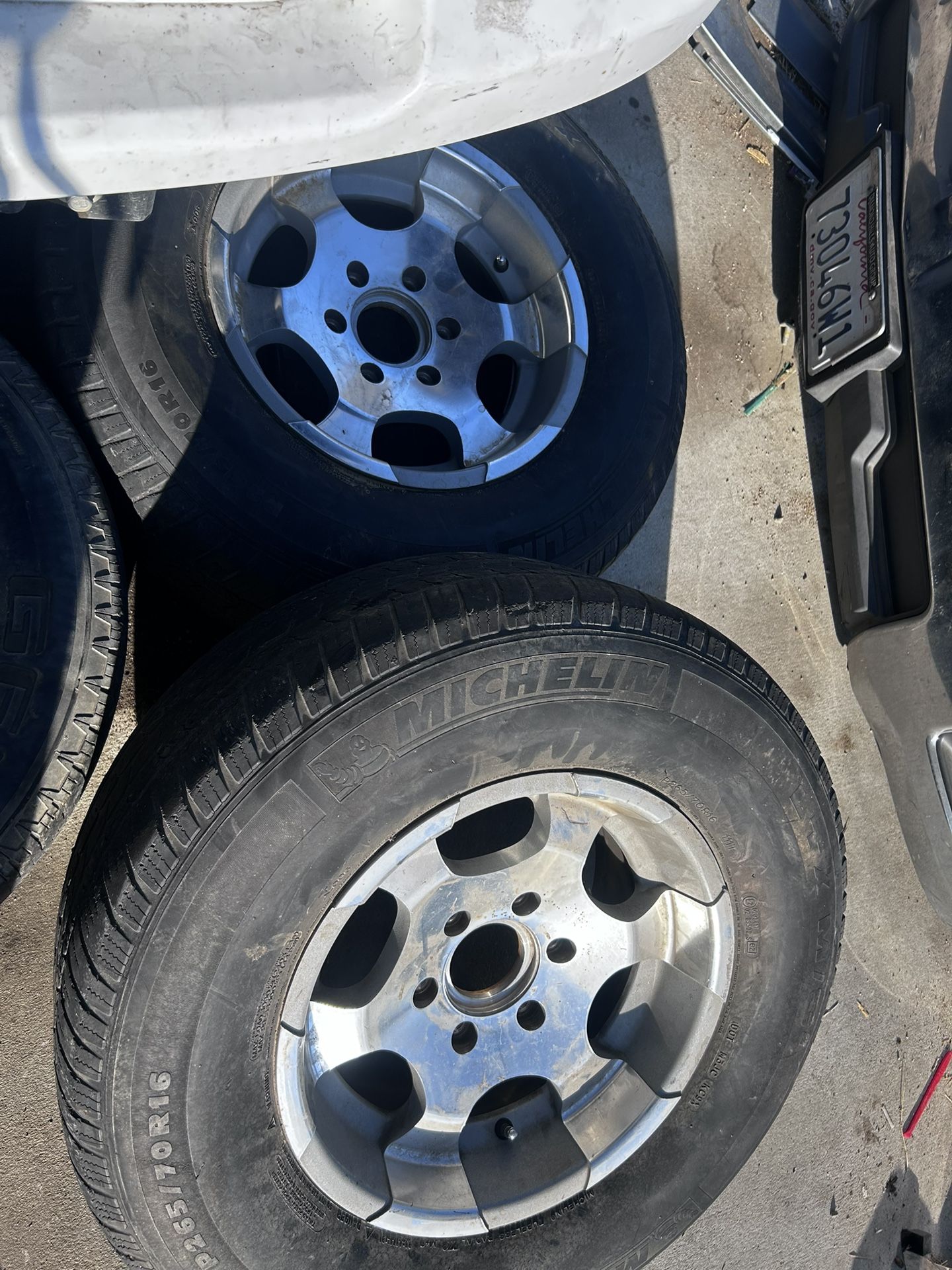 Pair Of American Racing Rims 265 70 16 And 265 70 16 Spare