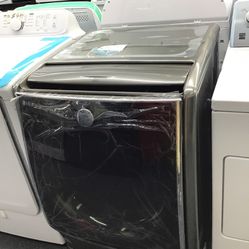 New Scratch And Dent LG Gas Dryer. 1 year Warranty 