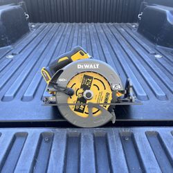 DEWALT FLEXVOLT 60V MAX Cordless Brushless 7-1/4 in. Sidewinder Style Circular Saw w/Brake **Tool Only** **FIRM PRICE**