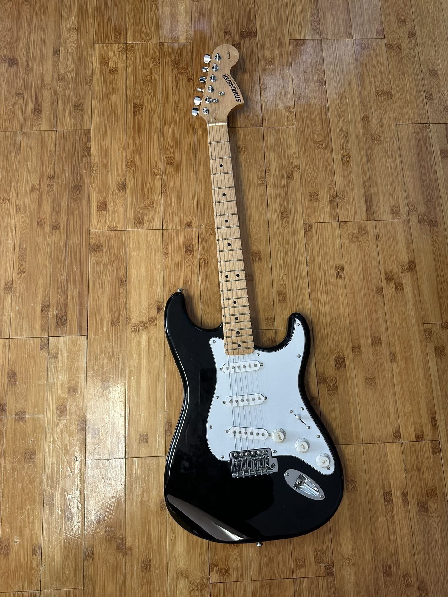 2007 Fender Starcaster Stratocaster Black Headstock Electric Guitar with Gig Bag