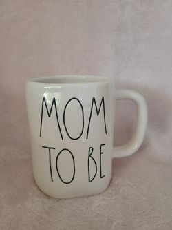 Rae Dunn MOM TO BE mug