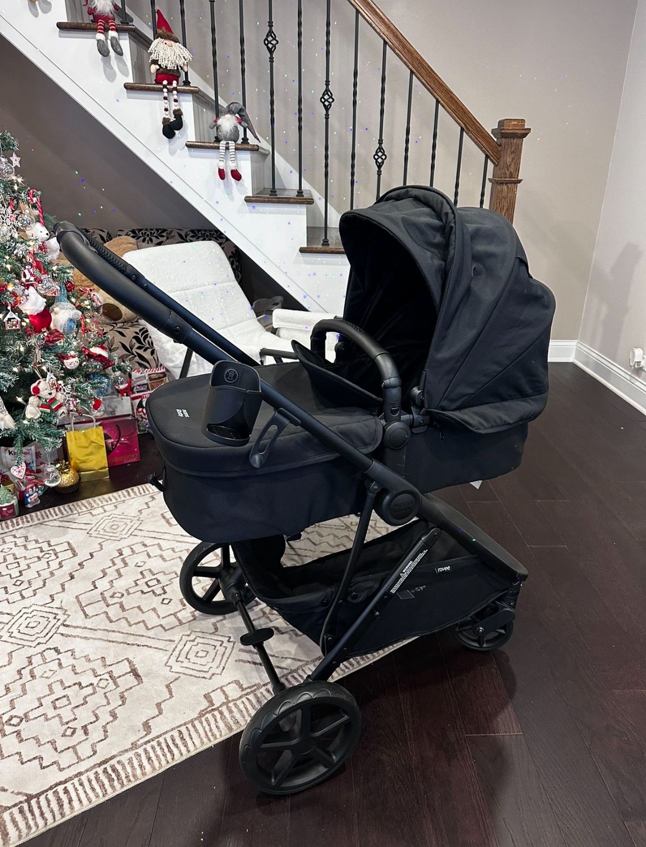 Carriage Mama & Baby