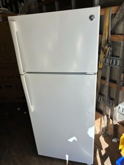 GE Top-Freezer Refrigerator White
