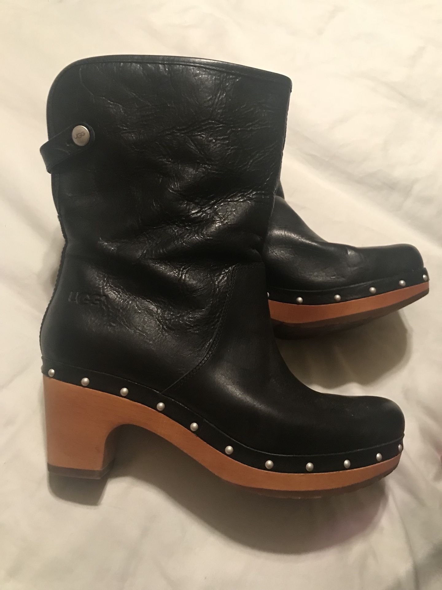 uggs woman’s black leather clog style boots 8