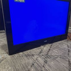 Vizio 32” LCD TV – Works Great – HDMI