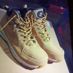 NIKE. MEN'S MANOA LEATHER HIKING BOOT SIZE  11.5