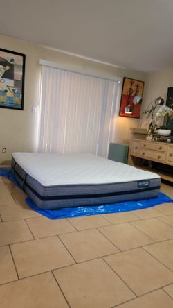 VERY NICE CALIFORNIA KING SIZE SERTA HYBRID MATTRESS FOR SALE! IN GREAT CONDITION, FREE DELIVERY