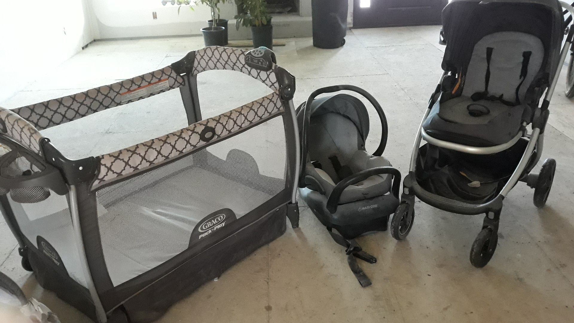 Stroller carseat and pack n play.