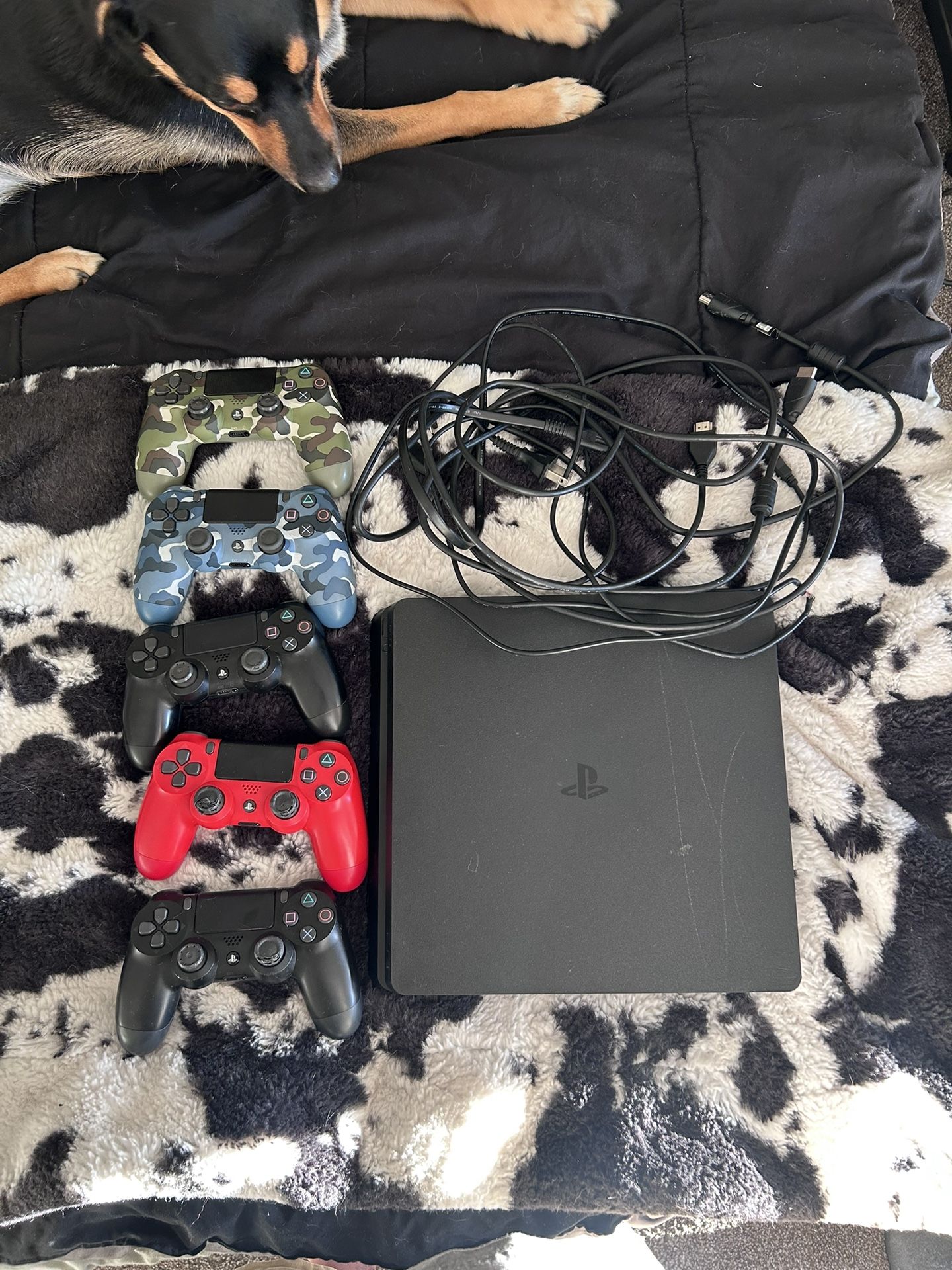 Play Station 4 Slim