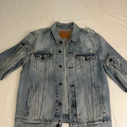 Levi’s Distressed Denim Trucker Jacket Size L