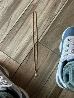 gold rope chain with pendant