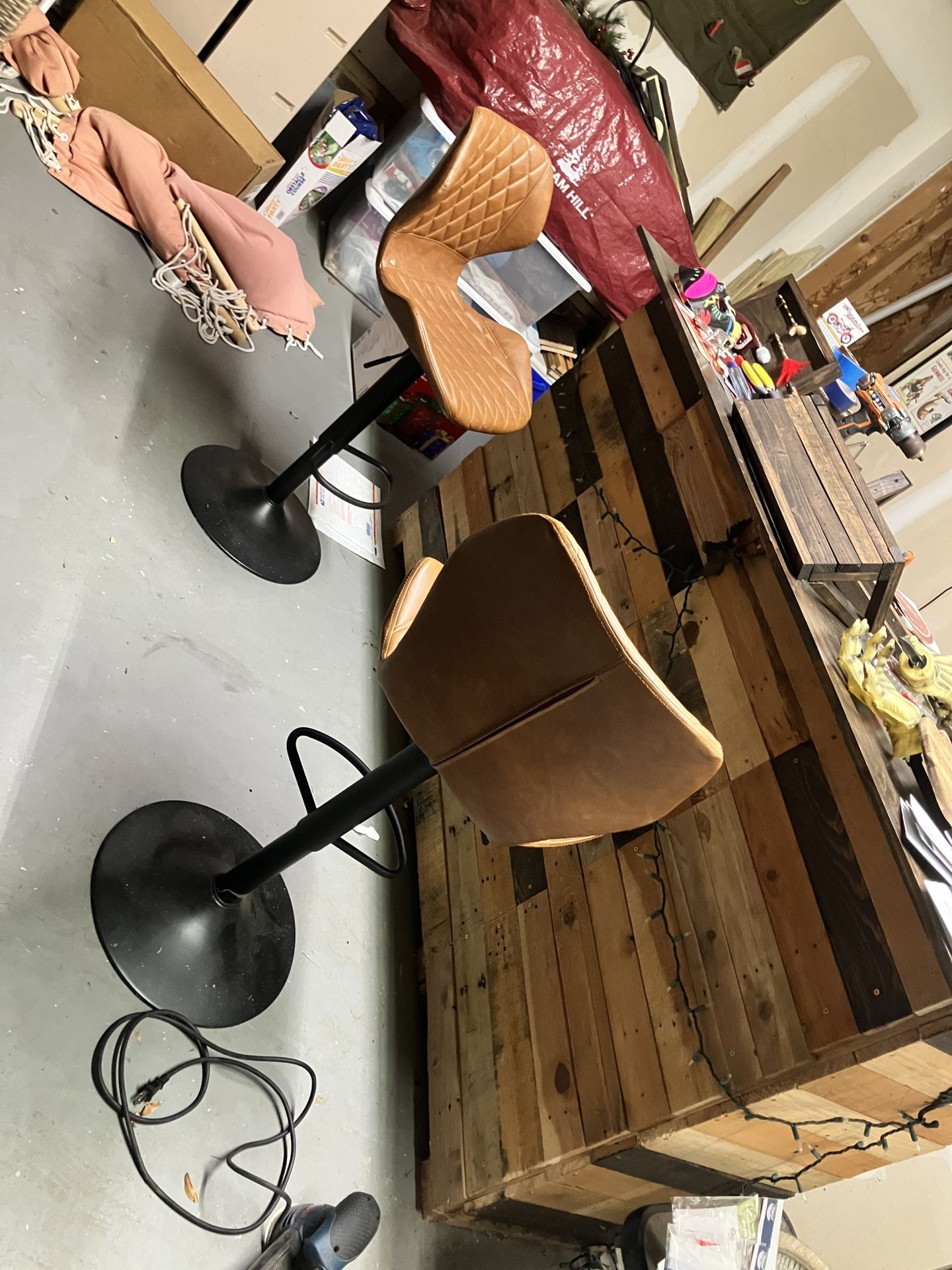 Shunzhi Adjustable Bar Stools Set of 2 Modern Swivel Bar Stools with Stable Metal Frame PU Leather P