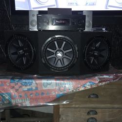 Selling kickers speakers 3 in one box