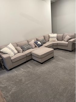 Sectional couch 6 seats