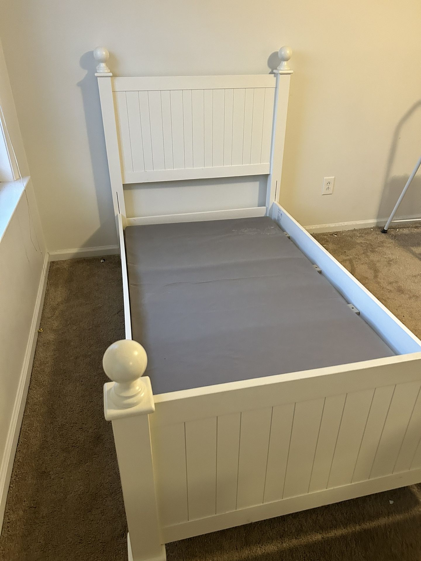 TWIN BED WOOD
