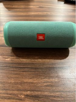 JBL Flip 4 aqua portable bluetooth speakers