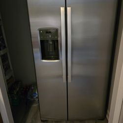 GE Side By Side Refrigerator 