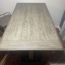 Rustic Dinning Table w/ 4 Stools