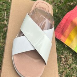 UGG SANDALS