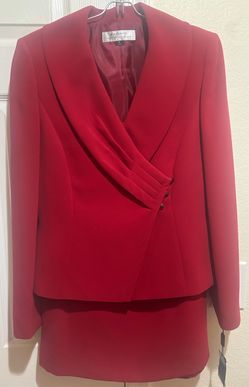 NEW BEAUTIFUL, TWO PIECE DESIGNER SUIT