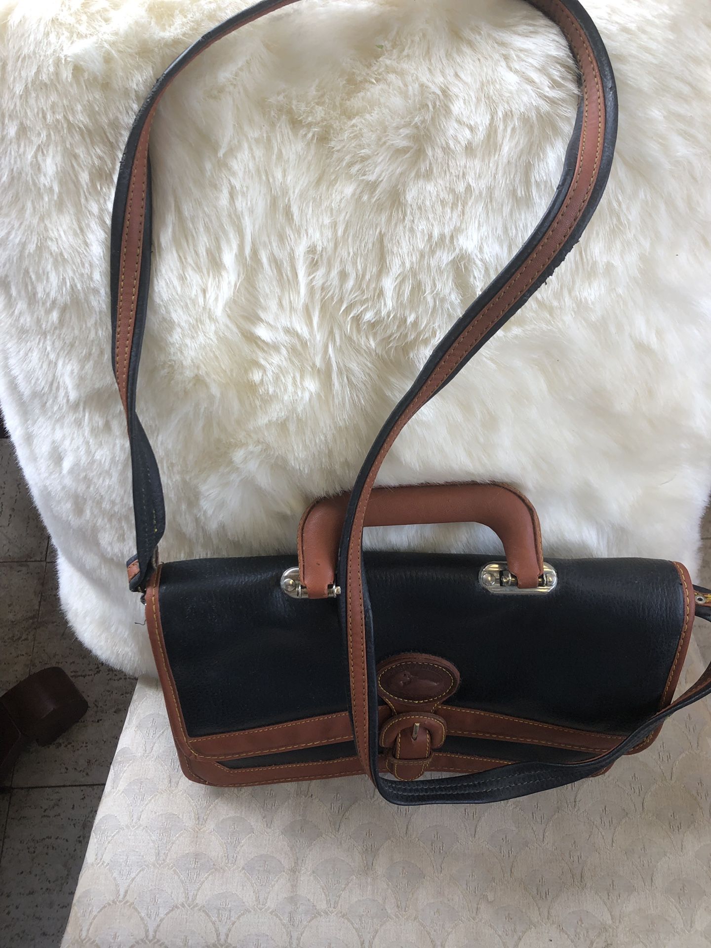 Dooney Bourke leather cross body bag excellent condition