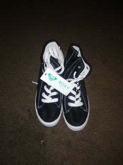 Roxy girls shoes size 5