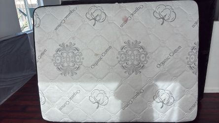 Queen mattress set with box spring