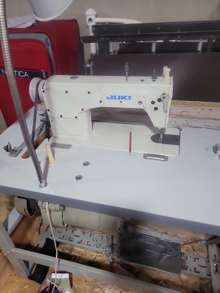 Juki DDL-550N Sewing Machine Table